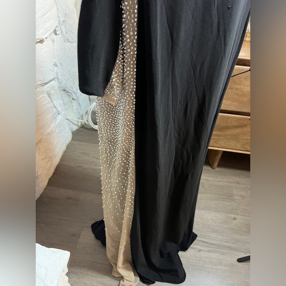 Xscape Illusion Caviar beaded gown worn once in great condition! Size 14 - Picture 4 of 7